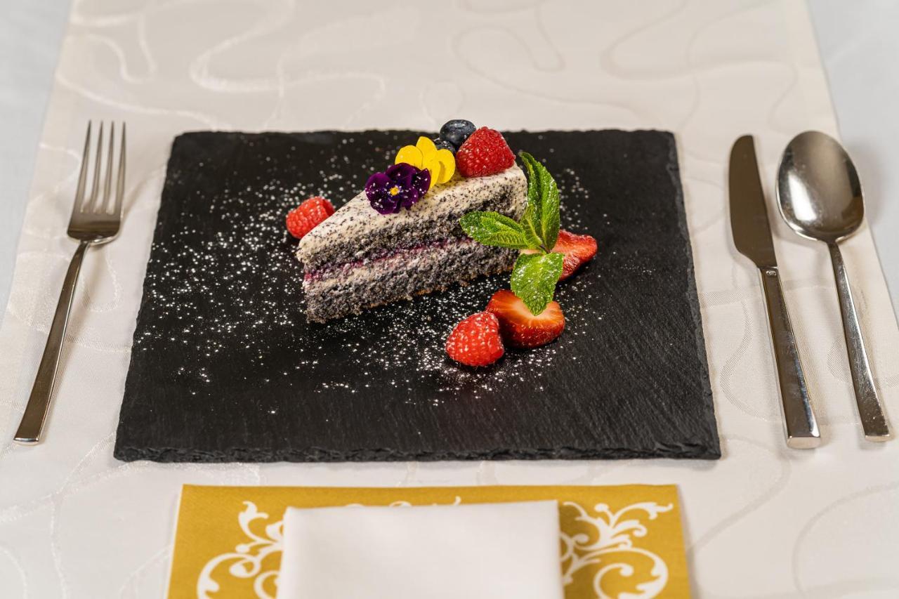 Hotel Ali Baba Humenné 외부 사진